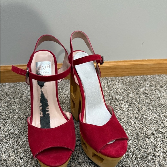 DV by Dolce Vita Red and Tan Platform Heels - Picture 3 of 6